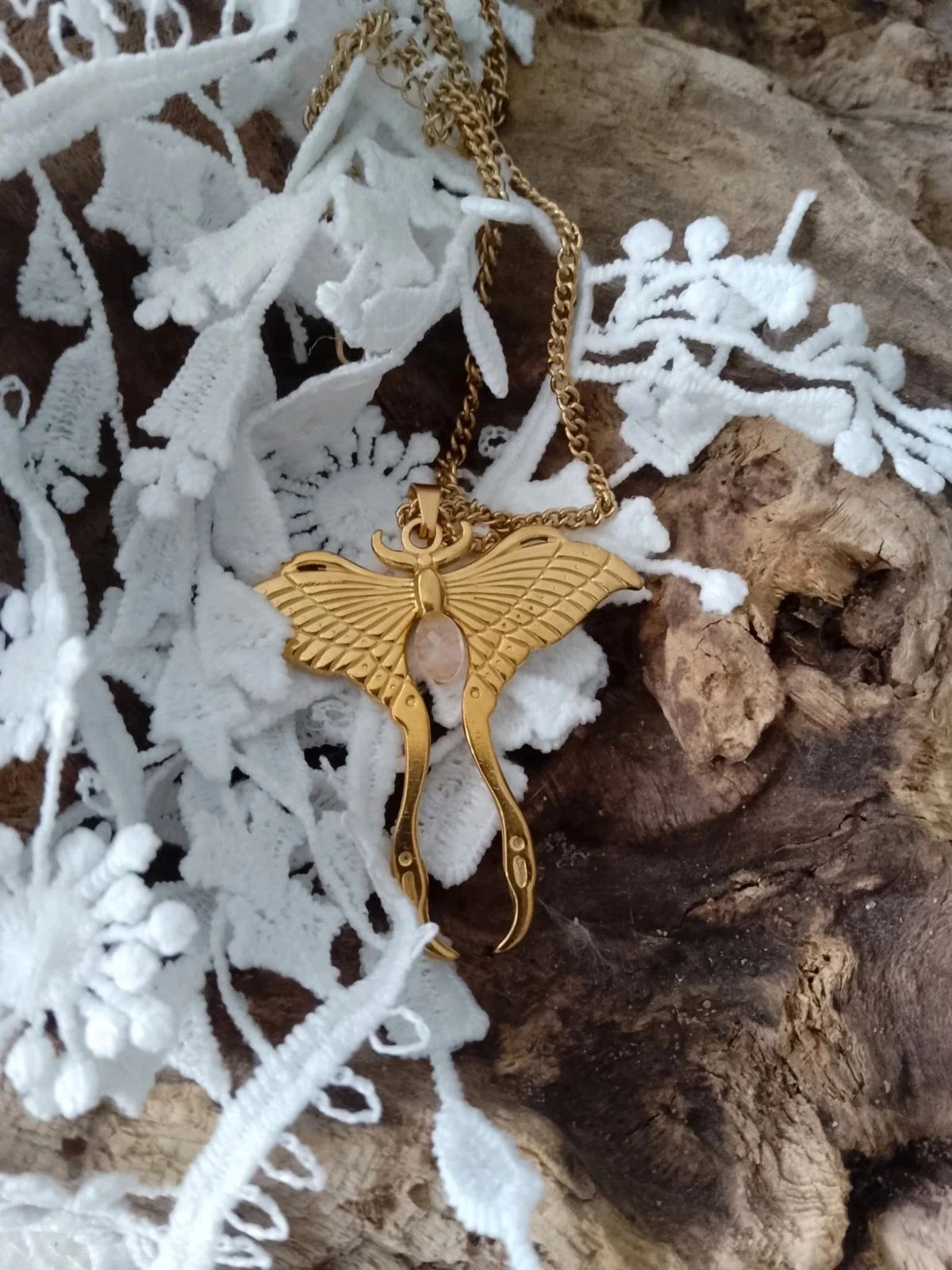 Collier papillon doré et pierre de lune naturelle – photo 6